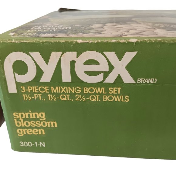 SOLD - Vintage Pyrex Spring Blossom Crazy Daisy Mixing Bowls Set Of Three New - Picture 13 of 16